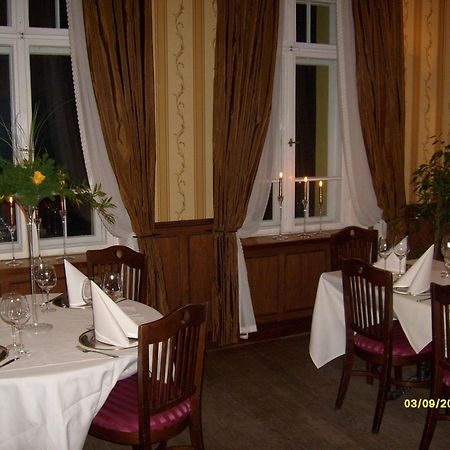 Pensjonat - Restauracja Zolty Domek Szczecinek Ngoại thất bức ảnh