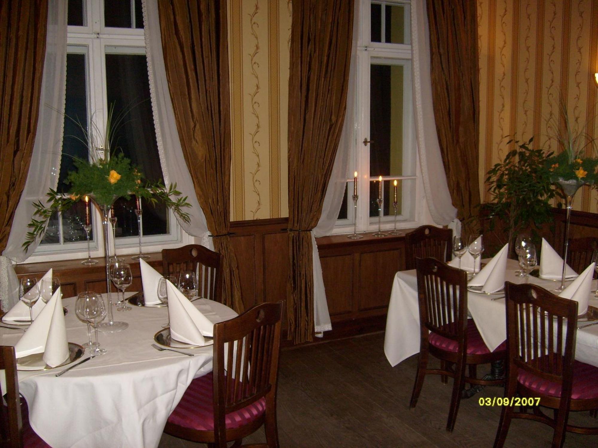 Pensjonat - Restauracja Zolty Domek Szczecinek Ngoại thất bức ảnh