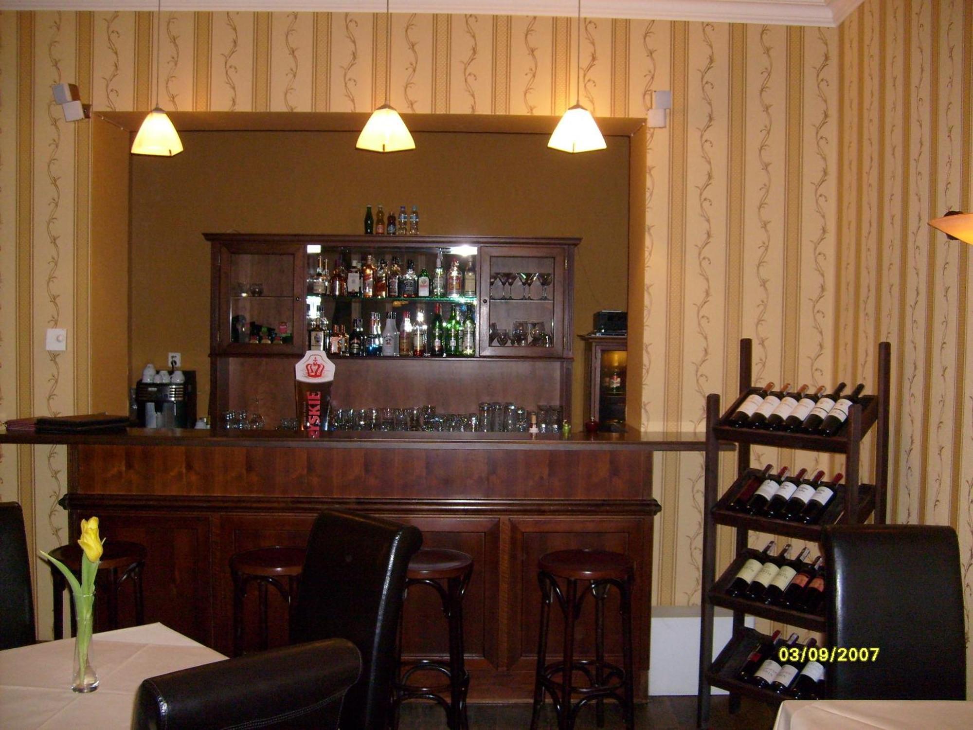 Pensjonat - Restauracja Zolty Domek Szczecinek Ngoại thất bức ảnh