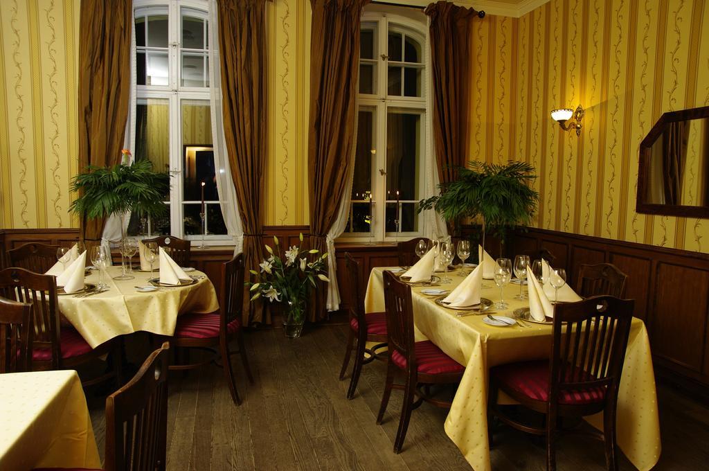 Pensjonat - Restauracja Zolty Domek Szczecinek Ngoại thất bức ảnh